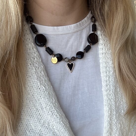 Įvairių akmenėlių kaklo papuošalas: Black Heart